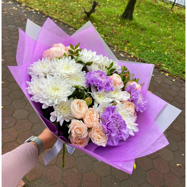 Арт. 0149. Куст. хризантема 3шт, куст.роза 3шт, диантус 3шт, фисташка 1, матовая пленка, атласная лента Арт. 0149. Куст. хризантема 3шт, куст.роза 3шт, диантус 3шт, фисташка 1, матовая пленка, атласная лента