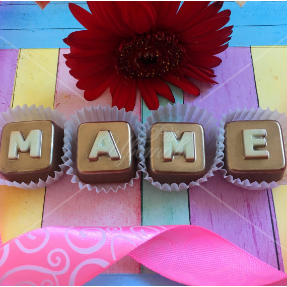 Буквы из шоколада "Маме"